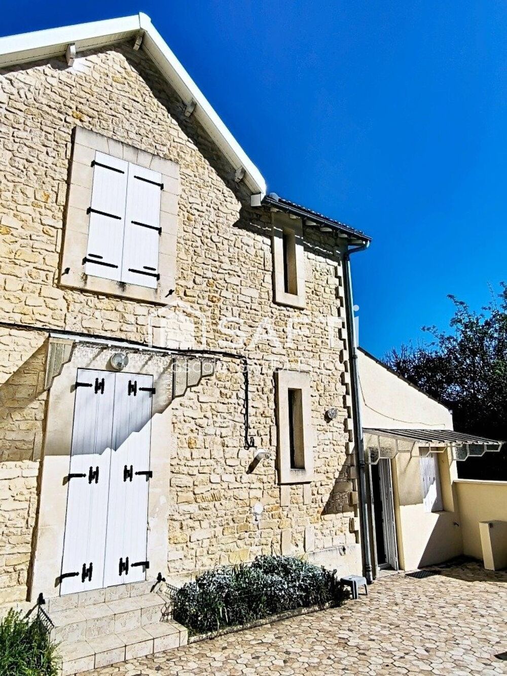 CHARENTAISE SANS TRAVAUX D'ENVIRON 120 M² SUR PARCELLE DE 658 m².