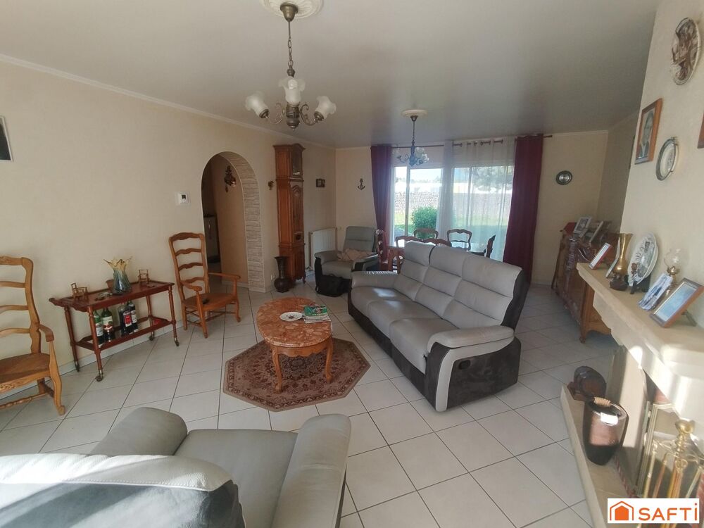 Vente Maison À deux pas du centre-ville et des commodités, découvrez cette maison lumineuse aux beaux volumes ! Saint-maixent-l'ecole