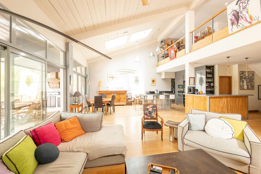 Talence forum superbe villa d'architecte de 307m² avec garage, piscine et dépendance aménagée