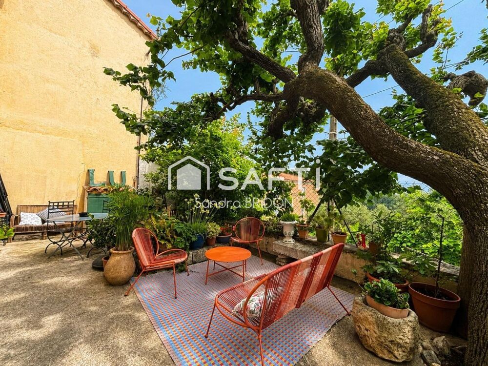 Bastide de caractère vue dominante au coeur du village
