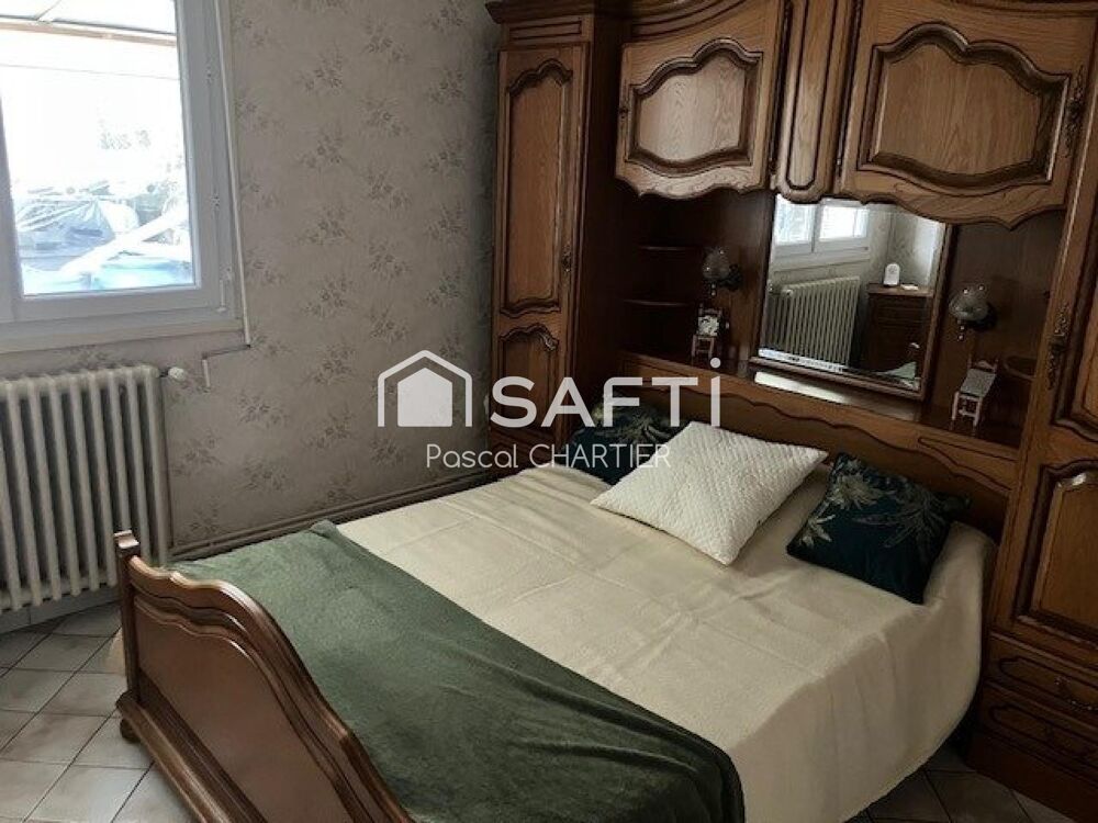 Baisse de prix significative pour cette maison à fort potentiel en plein coeur de Trélazé (rue Jean Jaurès).