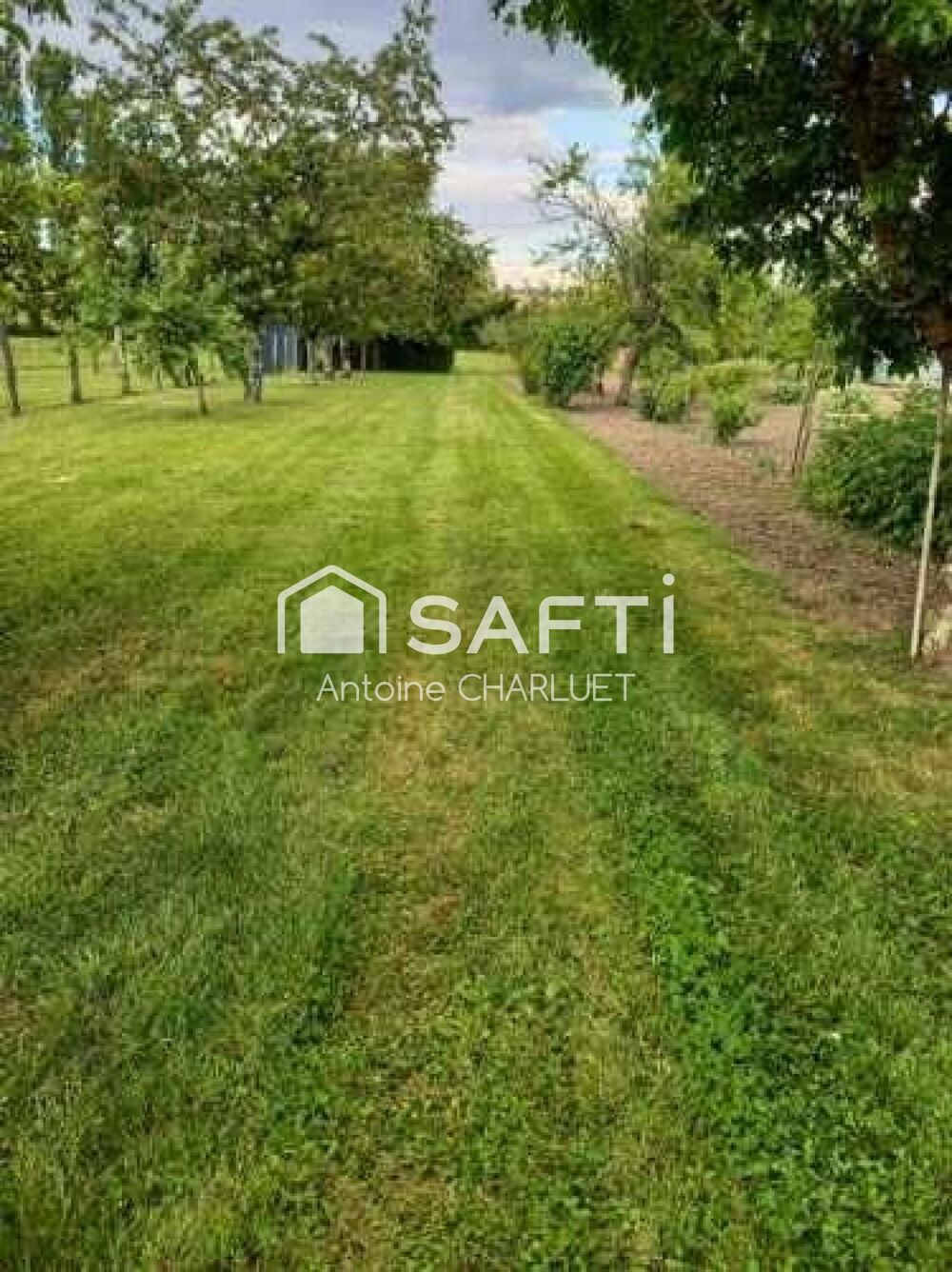Vente Terrain Terrain 1750m² constructible et borné Clion