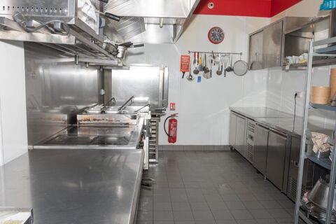   RESTAURANT 140 M2 80 COUVERTS INTERNES + TERRASSE 60 COUVERTS LICENCE IV 