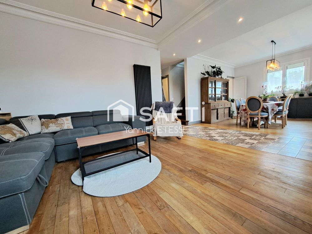 Maison 4 chambres, séjour-salon 40 m2, deux salles de bains, 131 m2 au sol, sous-sol total.