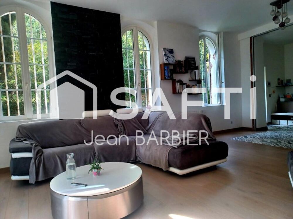 Dans le secteur privilégié du Cap Brun/serinette, dans une somptueuse maison de Maitre sur 1153m² de terrain privatif, bien d'ex