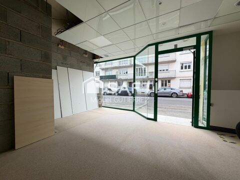   Local commercial de 140 m² avec belle vitrine sur rue 