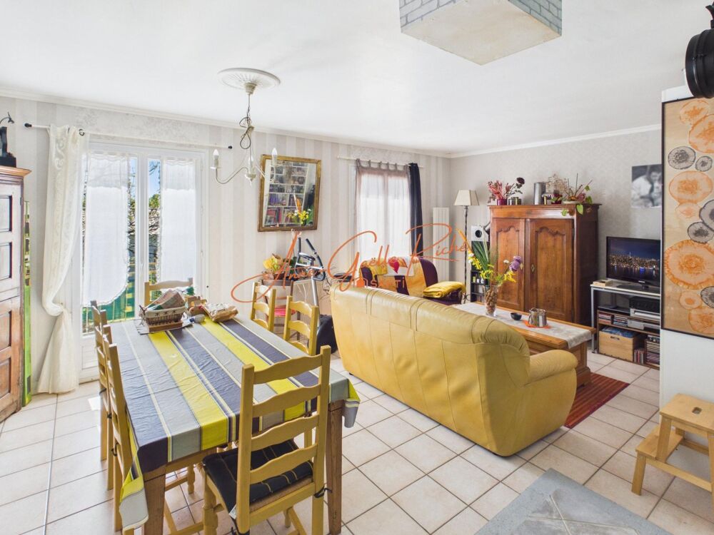 176 m² / 4 chambres + bureau / Terrain 1 189 m² / Photovoltaïque / Saintes à 5 min