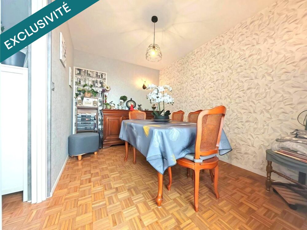 Grand appartement T4 avec belle vue dégagée sur la ville et balcon !