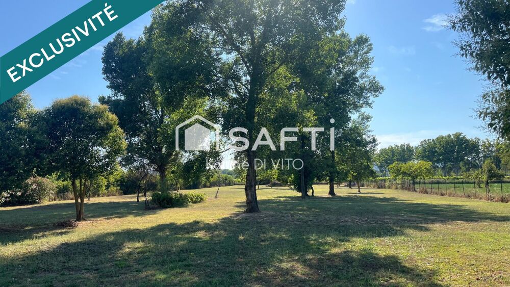 Domaine de 9300 m2 entièrement clôturé et arboré avec piscine