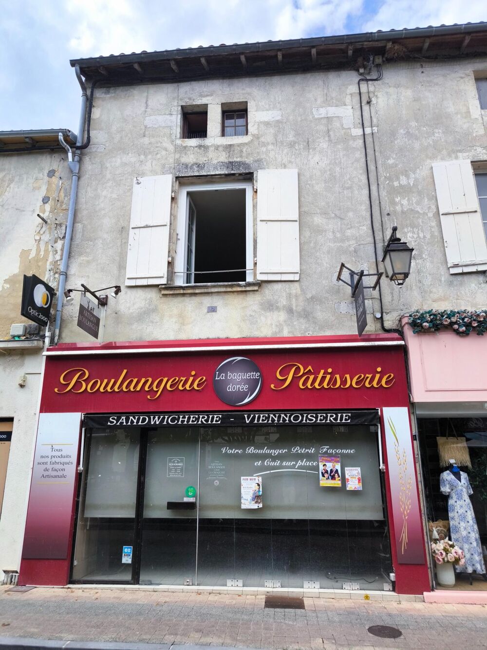   Opportunité investisseur ou commerçant - Immeuble mixte en plein centre-ville de Saint-Jean-d'Angély 