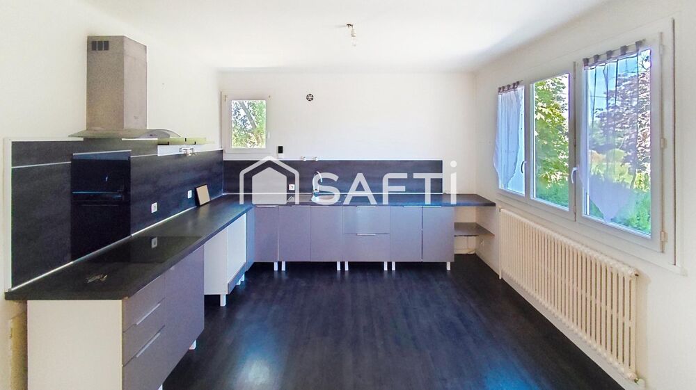 Vente Maison Terrain constructible en zone U2. Chauffage au gaz de ville avec chaudière Viessmann de 2018 régulièrement entretenue. Fenêtres Savigneux