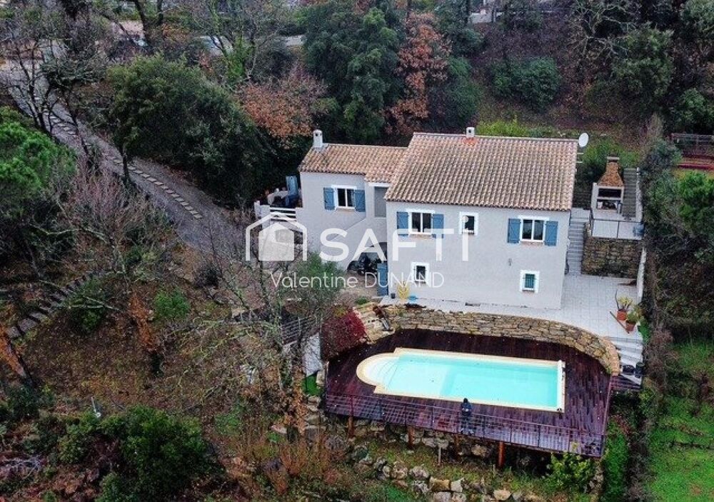 ? Charmante maison familiale avec piscine et vue imprenable à Collobrières ?
