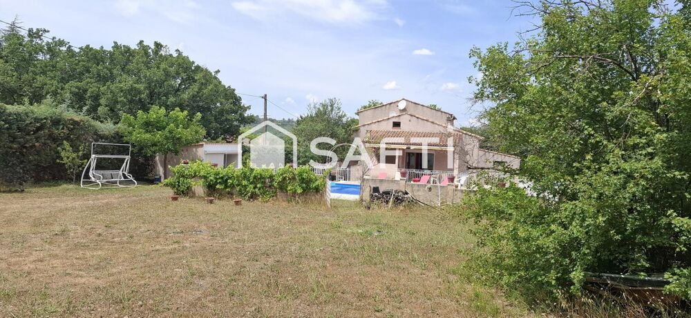 Villa 156 m², terrain 2 200 m², piscine et garages