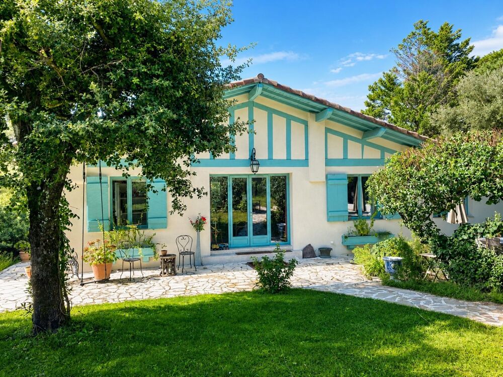 Villa rénovée avec piscine.