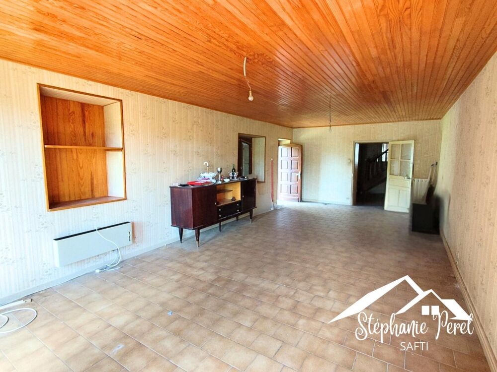 Beaux volumes, potentiel daménagement, grand terrain !