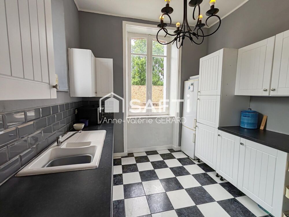 Vente Maison Maison bourgeoise 201 m² avec jardin et parking Landivy