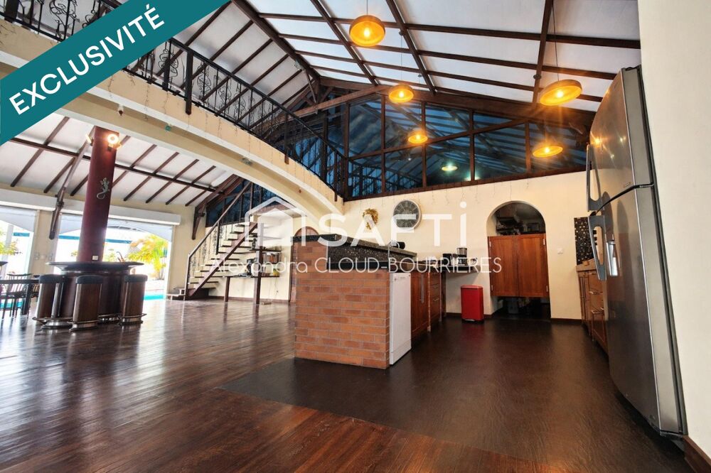 Villa d'exception avec piscine de 17 M et salle de Cinéma privée !