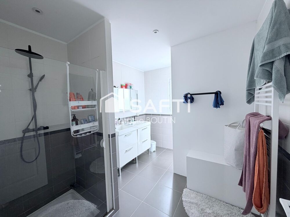 Vente Maison PAVILLON PLAIN PIED 5 CHAMBRES DONT UNE SUITE PARENTALE ET GARAGE A BENET ! Lesson