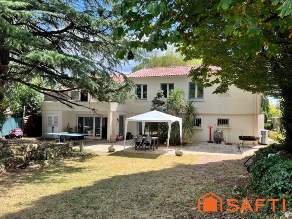 Vente Maison Très belle propriété  T7 d'environ 252 m2 + studio et  garage Saint-cesaire