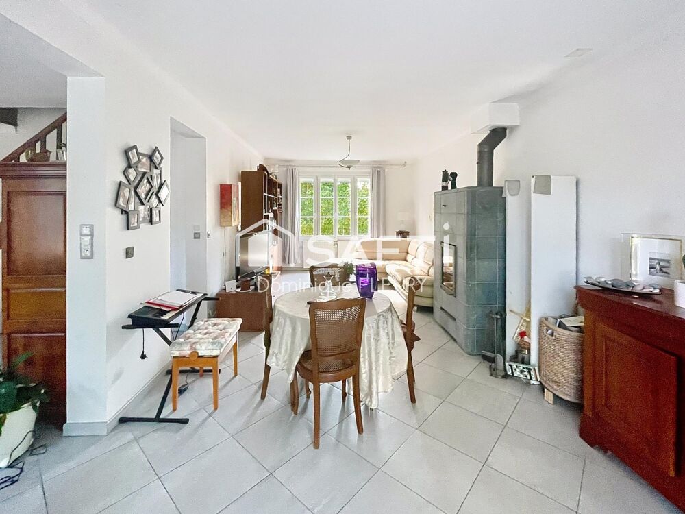 Maison de 250m², 8 pièces sur 5300m² de terrain.
