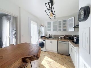 Vente Appartement Superbe appartement offrant un cadre de vie idéal, entre confort, luminosité et fonctionnalité dans un secteur très recherché de Maurepas