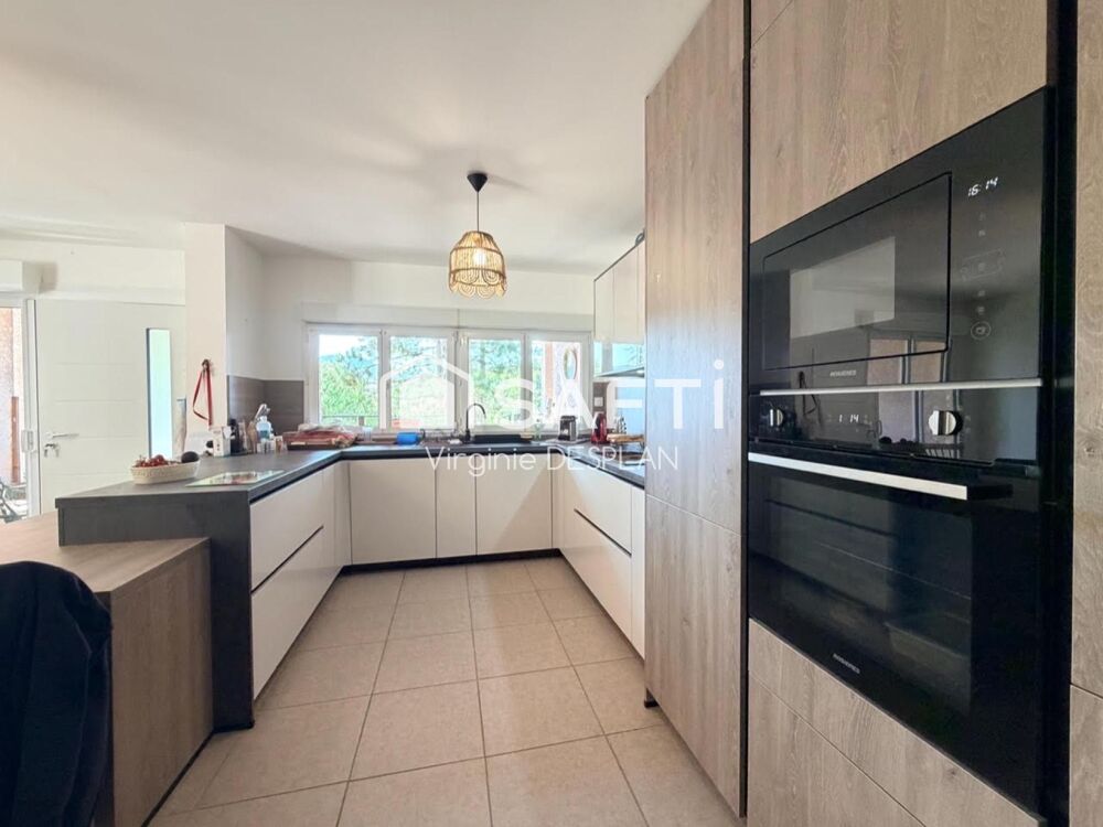 Appartement rez-de-jardin, 3 pièces avec terrasse, cave et place de parking privatives