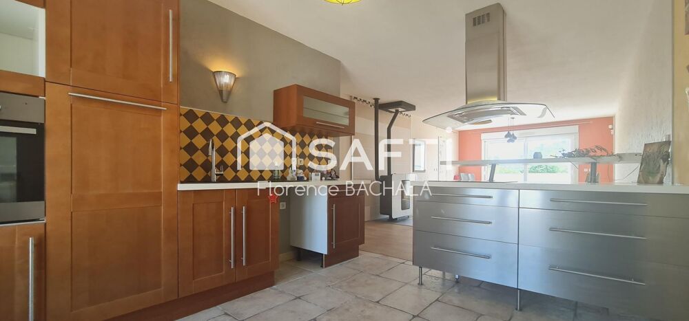 Maison de plain-pied  4 chambres  Terrain 950 m² sans vis-à-vis entièrement clos - Dépendance