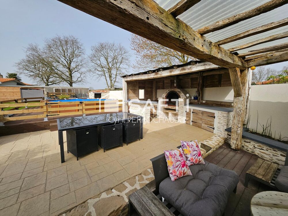 Vente Maison Maison en pierre entièrement rénovée d'environ 115 m² avec piscine Paulx