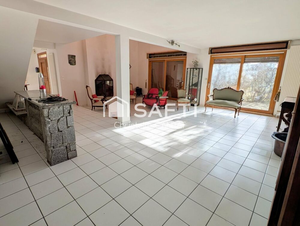 Maison 283 m², 6 chambres, piscine, garage.