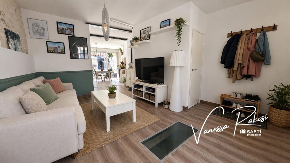 Vente Maison À Saintes, secteur Saint-Vivien, maison en pierre rénovée de 115 m² avec jardin, terrasse, cave et dépendance. Saintes