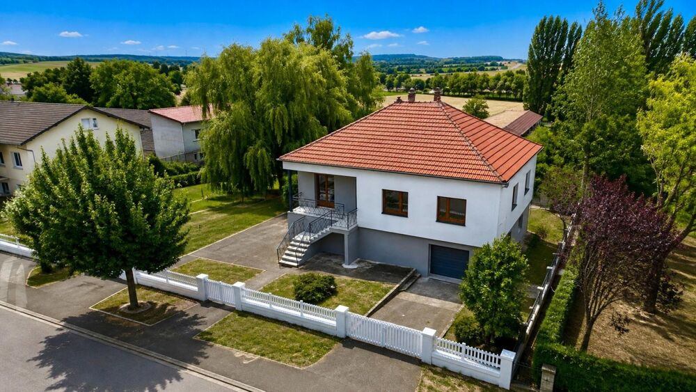 FAULQUEMONT  Maison de plain-pied sur sous sol complet, cadre verdoyant et 76 ares de propriété