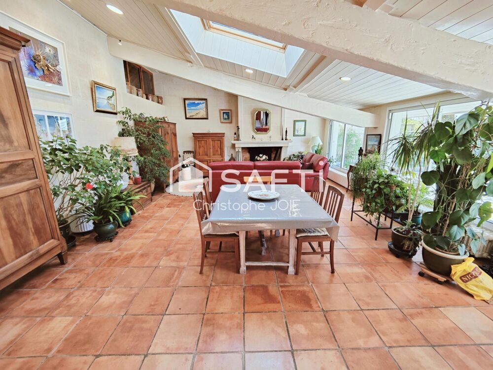 T8 235 m² en pierre lumineuse- Au calme- DPE C