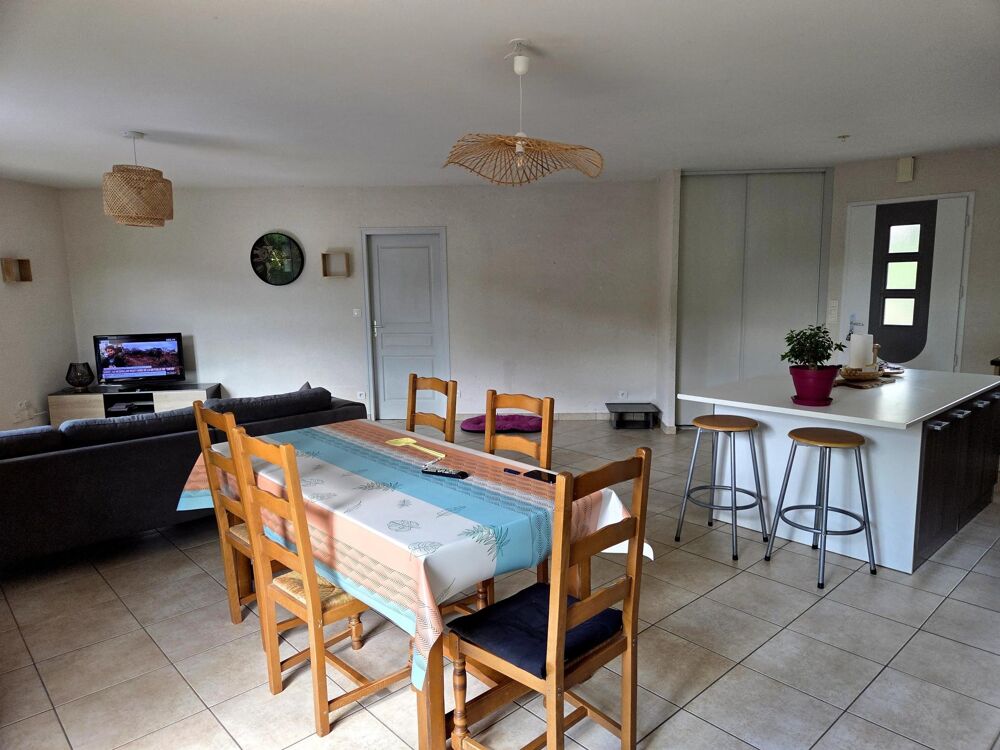 Vente Maison Plain pied lumineux, trois chambres, garage, jardin, pompe à chaleur, grande pièce de vie aux portes de Niort! Francois