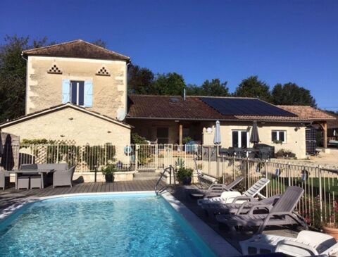   Très jolie maison en pierre située à la campagne. Maison - 10 pièce(s) - 194 m²