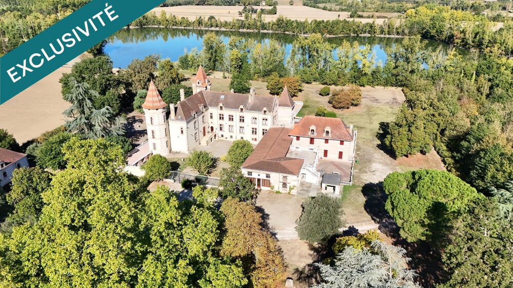 Château de caractère, 30 chambres, 21 pièces deau, piscine et près de 2,45 hectares