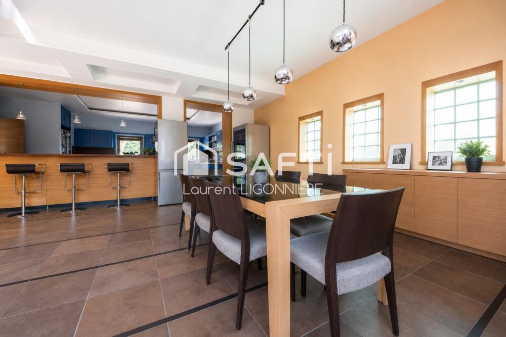 Villa d'architecte avec piscine intérieure de 320 m2