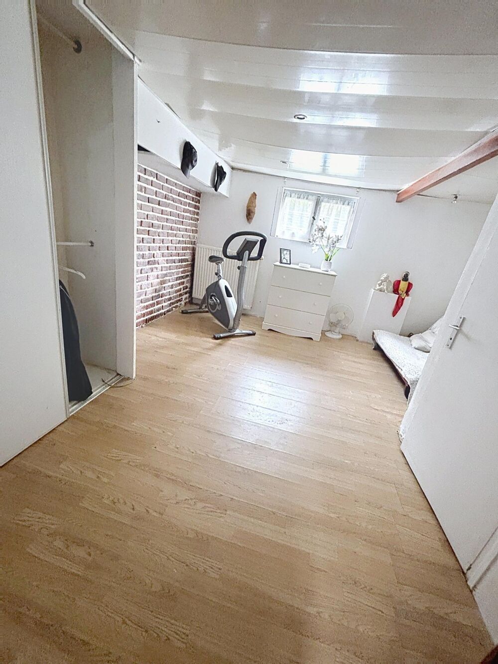 MAISON INDIVIDUELLE DANS QUARTIER RESIDENTIEL