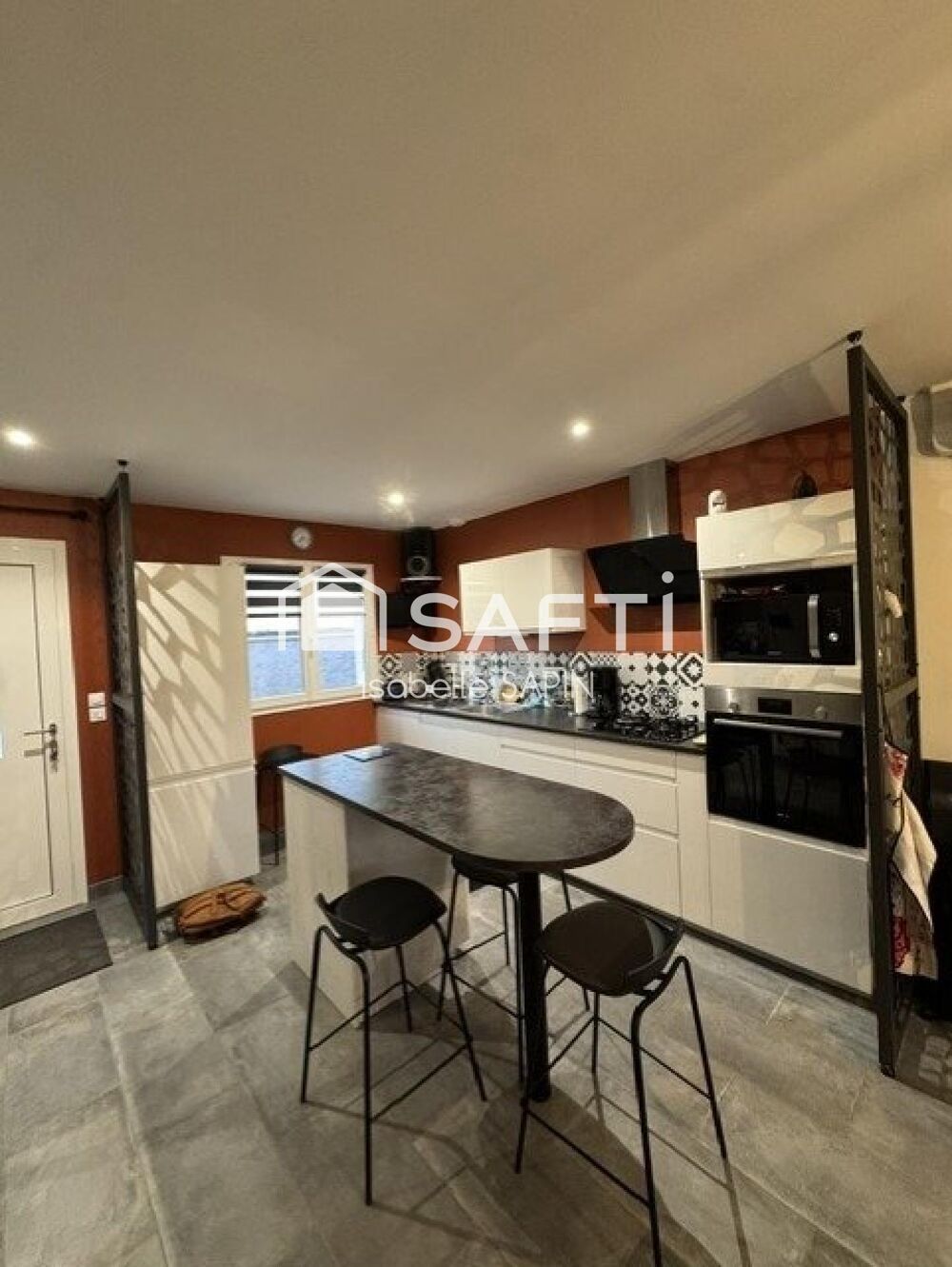 Vente Maison 3 chambres, grand garage, terrain clos Chabournay