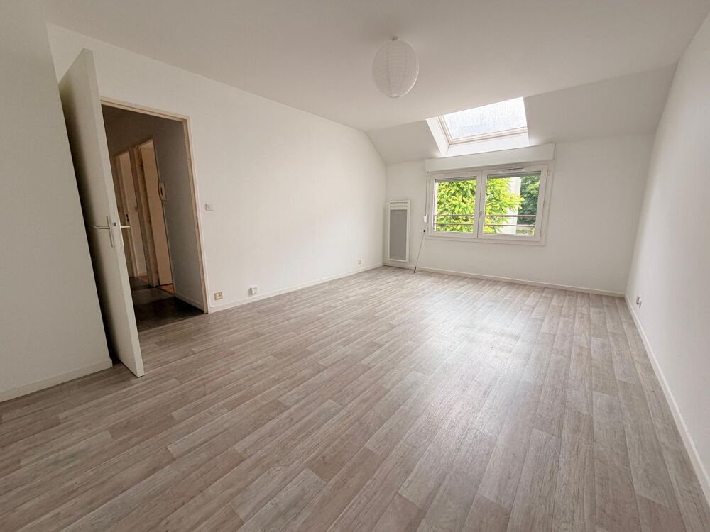 Appartement avec stationnement privatif.