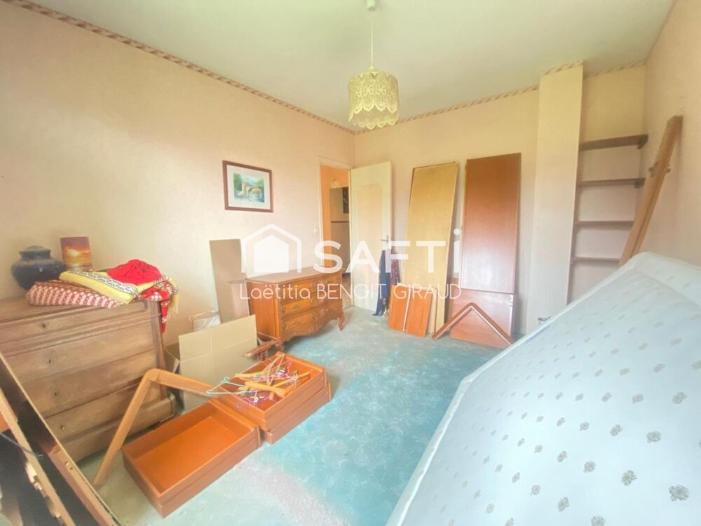 Vente Maison Maison typique des ann�es 70 � Marennes, jardin arbor� et gros potentiel � 5 min des plages ! Marennes