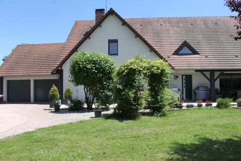   Tr�s belle maison traditionnelle au milieu d'un parc arbor� avec piscine et terrain de p�tanque Maison - 7 pi�ce(s) - 256 m�