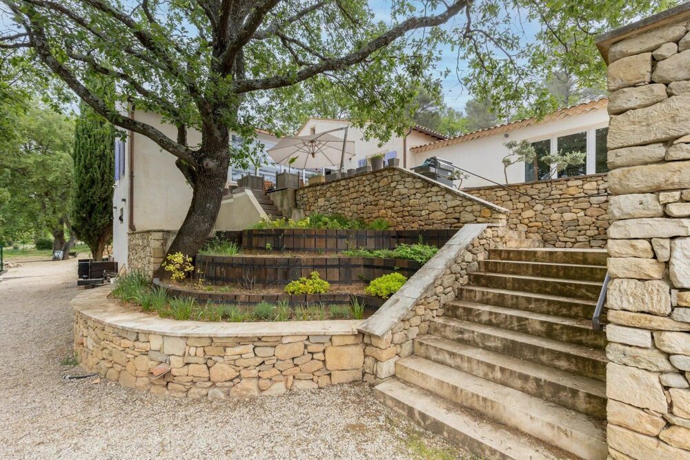 maison haut de gamme dans un environnement paisible