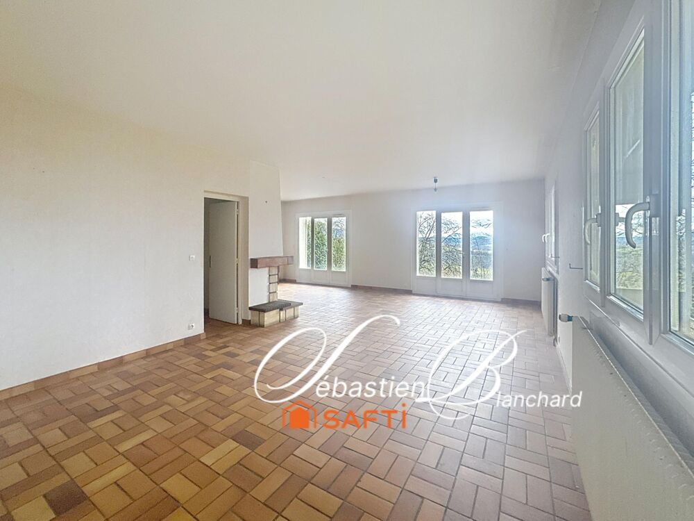 Maison familiale 9 pièces 226 m² Terrain 1 699 m² (A40 / Genève)