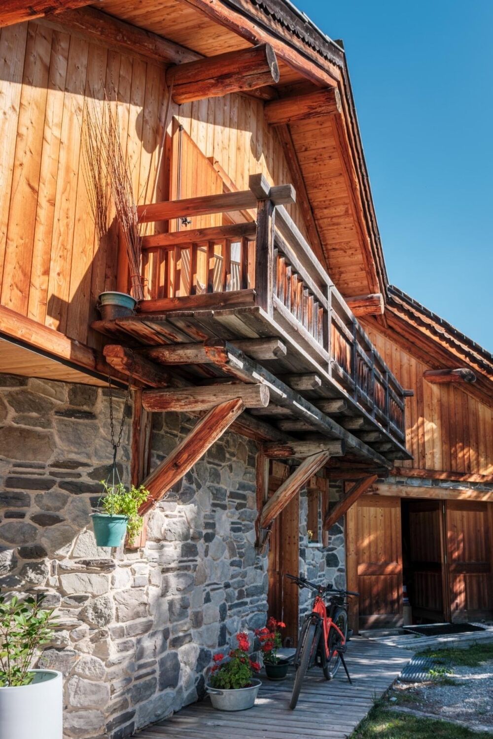 Vente Maison Parement en pierre, bois et lumière au cœur des Alpes La salle-les-alpes