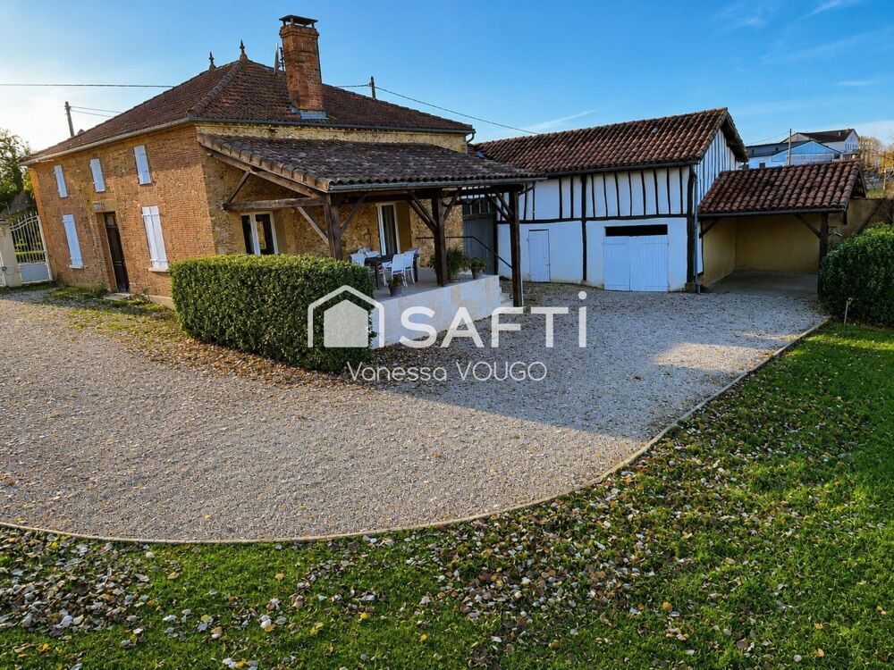 Maison de village avec 2 chambres, grande pièce a vivre et dépendances sur un terrain d'environ 3000m2