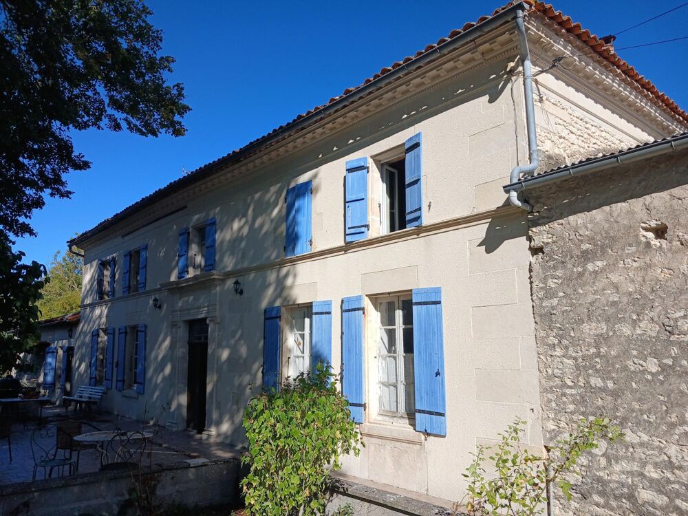 Vente Maison spacieuse charentaise et ses grandes dépendances Perignac