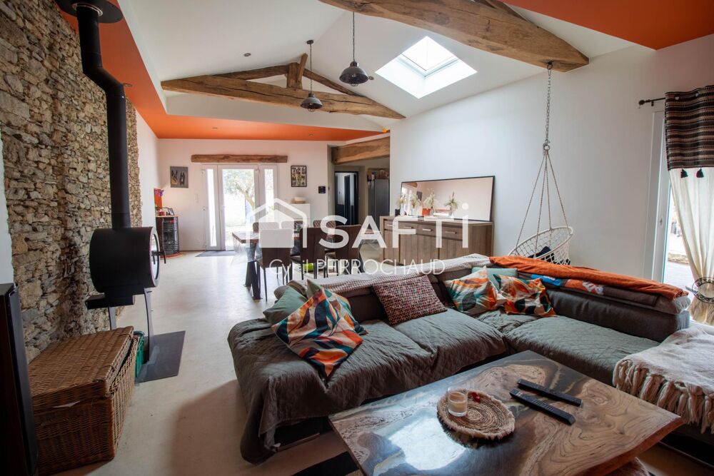 Maison en pierre entièrement rénovée denviron 115 m² avec piscine