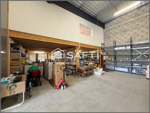   Entrepôt de 560 m2- 350 m2 + 210 m2 de surface entièrement aménagée. 