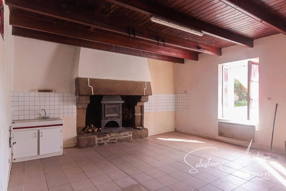 Maison en pierres au calme avec dépendances à rénover