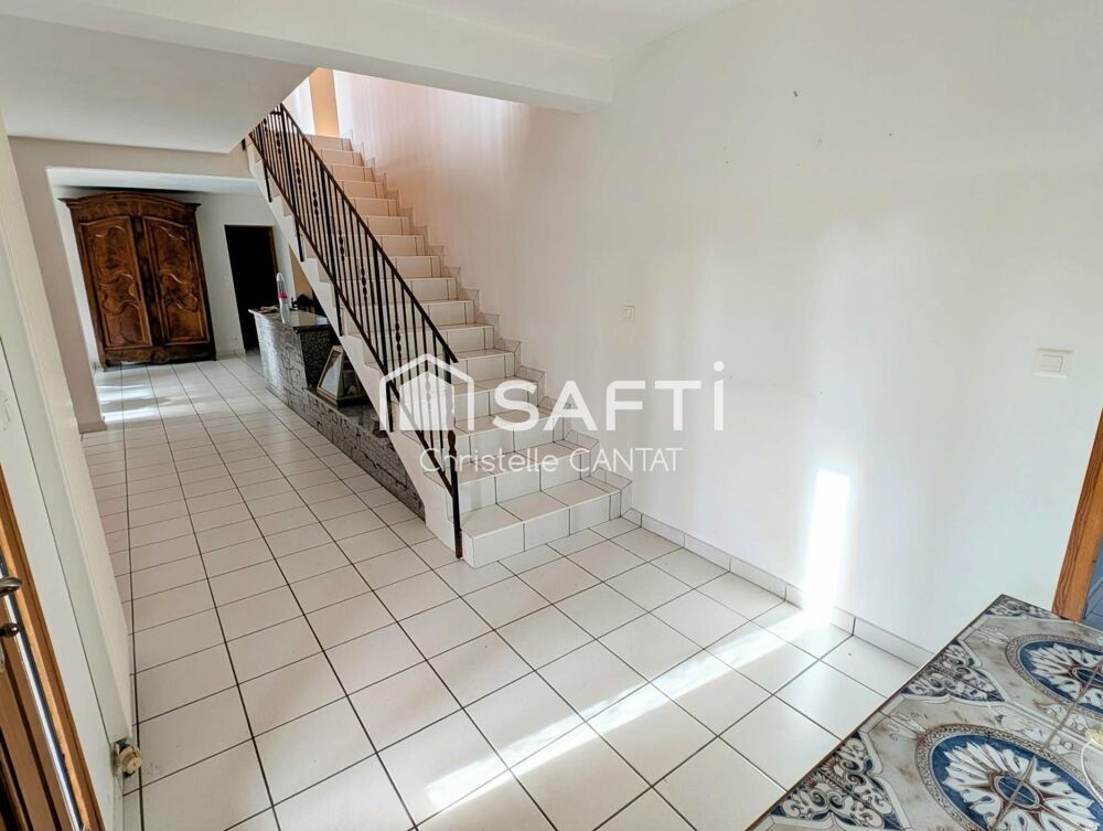 Maison 283 m², 6 chambres, piscine, garage.
